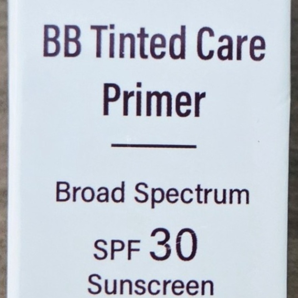 BB Tinted Care Primer Broad Spectrum SPF 30 Sunscreen Natural Color with Brush